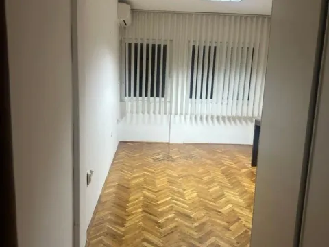 Izdavanje, garsonjera, 36m², Centar, Podgorica - image 4