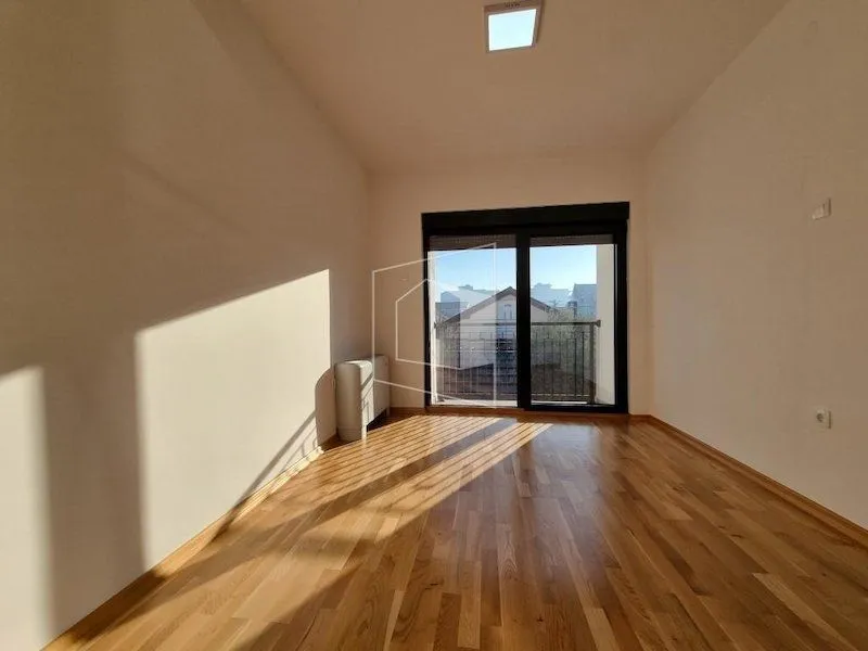 Sale, house, 400m², Tološi, Podgorica