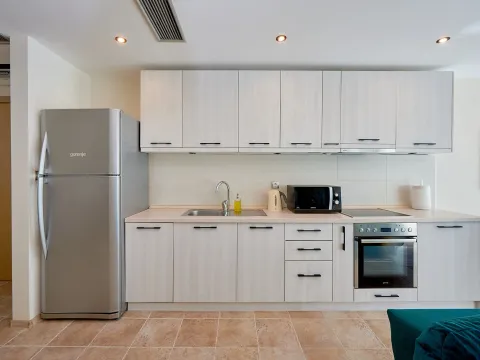 Prodaja, dvosoban stan, 75m², Dobrota, Kotor - image 6