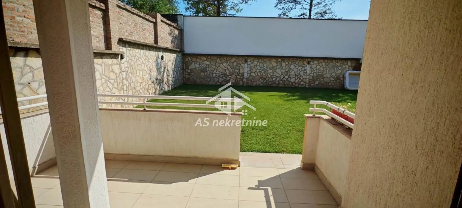 Rent, four bedroom apartment, 150m², Savski Venac, Beograd