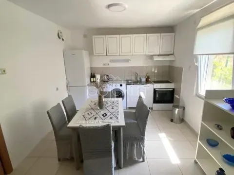 Izdavanje, stan, 82m², Tivat, Crna Gora - image 2