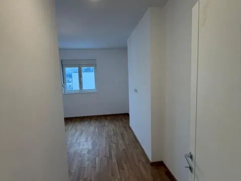 Sale, three bedroom apartment, 105m², Stari Aerodrom, Podgorica - image 13