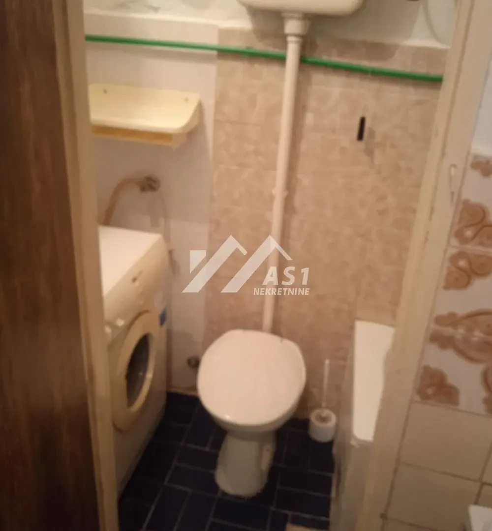 Izdavanje, jednosoban stan, 27m², Adamovićevo Naselje, Novi Sad Sve Podlokacije
