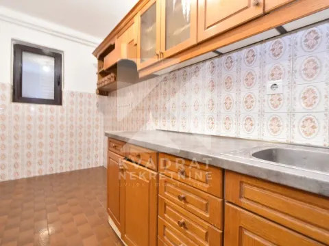 Izdavanje, kuća, 200m², Stari Aerodrom, Podgorica - image 5