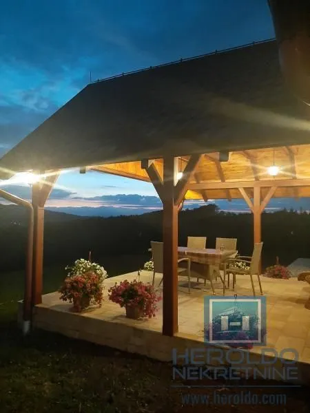 Prodaja, kuća, 228m², Velike Pčelice, Kragujevac