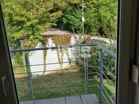 Izdavanje, kuća, 300m², Savski Venac, Beograd - image 13