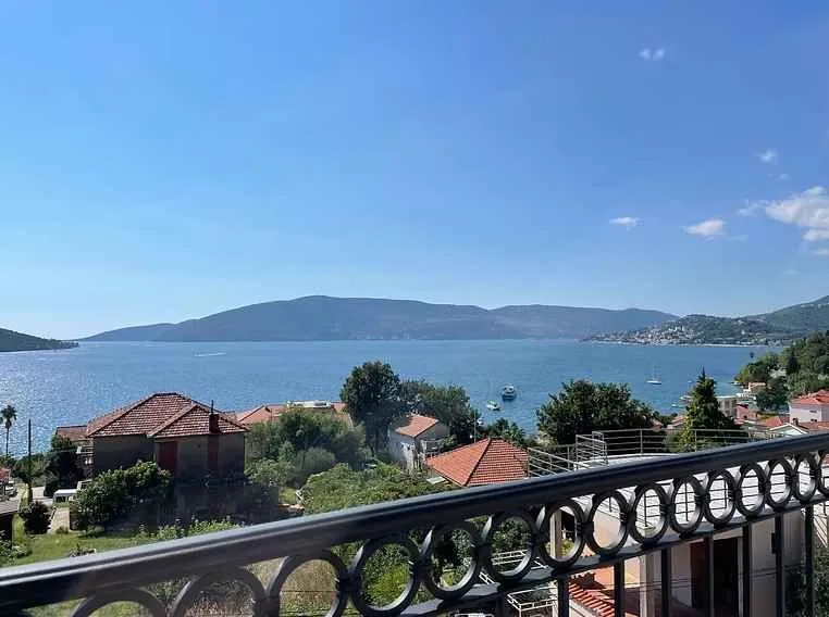Pogled na more sa terase.
