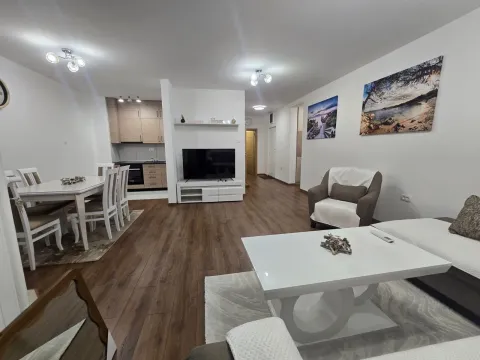 Stan in Tološka šuma