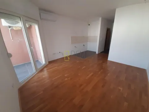 Prodaja, dvosoban stan, 58m², Stari Aerodrom, Podgorica - image 1