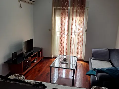 Rent, one bedroom apartment, 42m², Stari Aerodrom, Podgorica - image 1