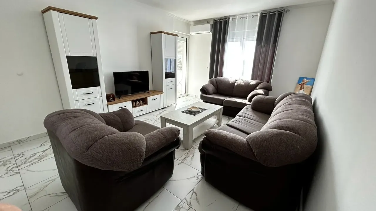 Rent, one bedroom apartment, 51m², Centar, Bar