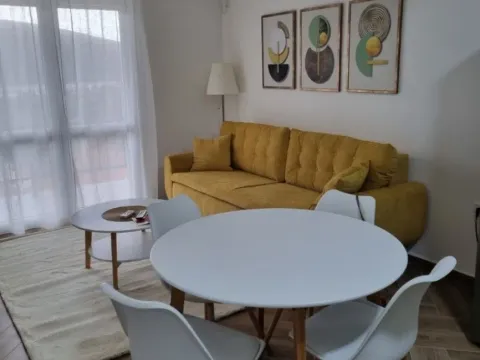 Izdavanje, jednosoban stan, 45m2, Đenovići, Herceg Novi