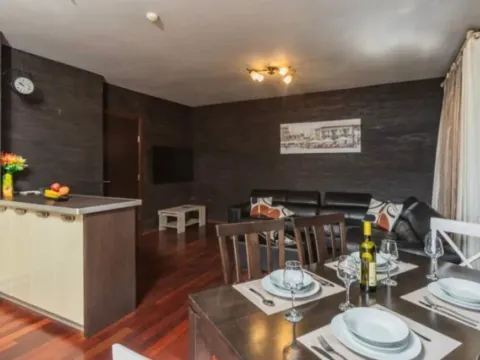 Izdavanje, trosoban stan, 130m², Dobrota, Kotor - image 5