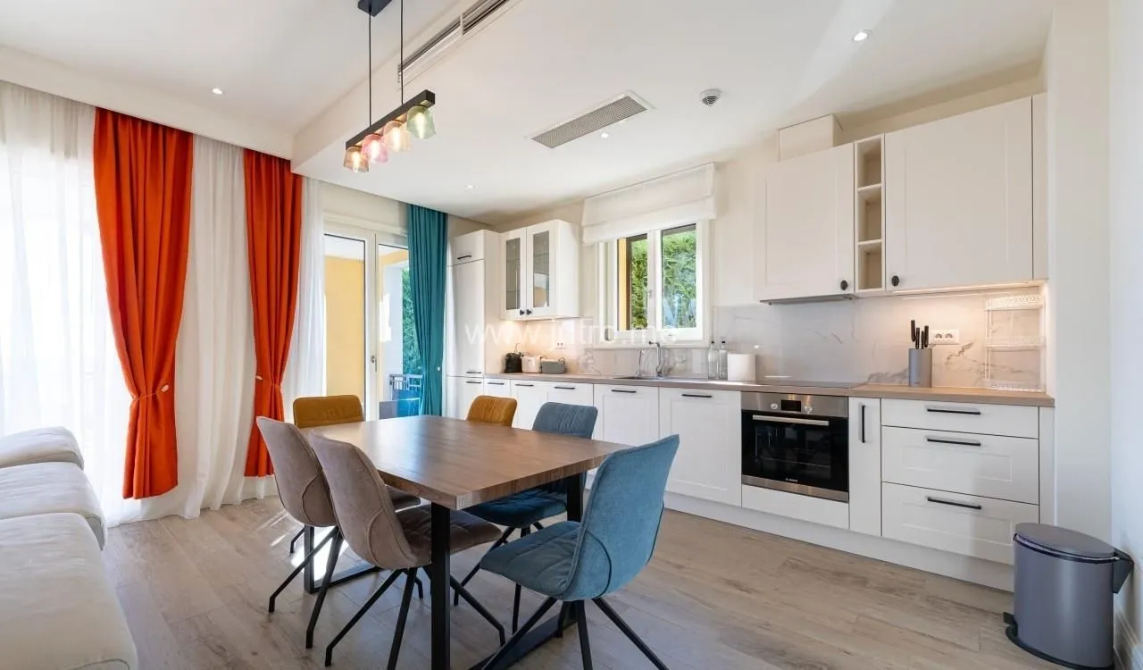 Prodaja, trosoban stan, 190m², Luštica Bay, Tivat