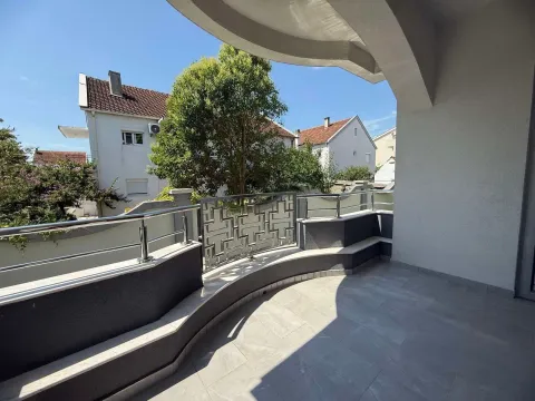 Izdavanje, kuća, 320m², Podgorica, Crna Gora - image 25