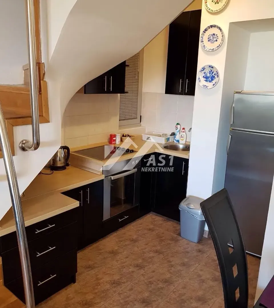 Izdavanje, dvosoban stan, 52m², Centar, Novi Sad