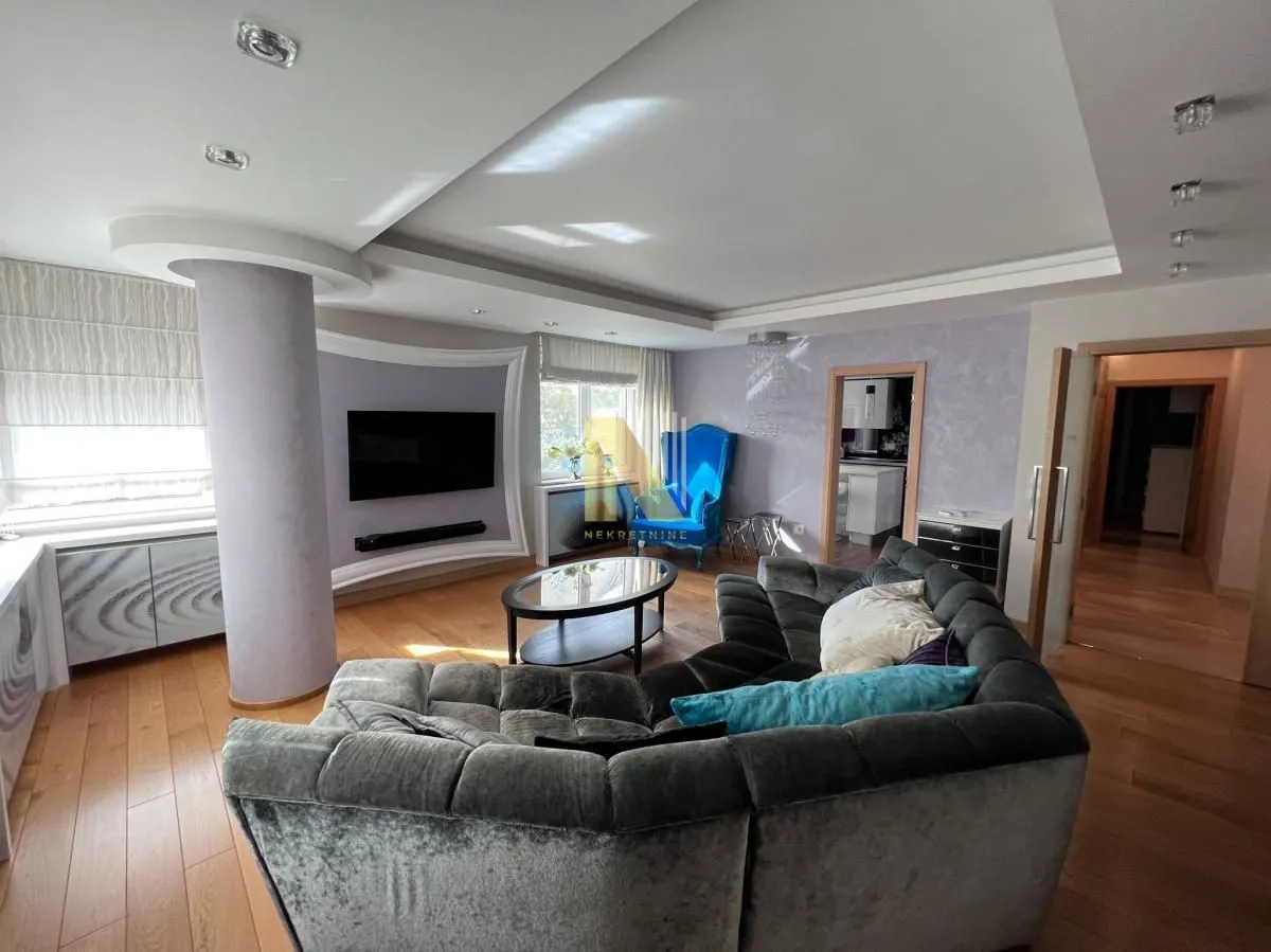 Prodaja, četvorosoban stan, 125m², Adamovićevo Naselje, Novi Sad Sve Podlokacije