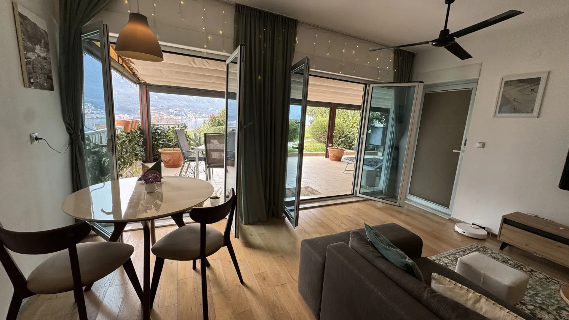 Prodaja, dvosoban stan, 74m², Dobrota, Kotor