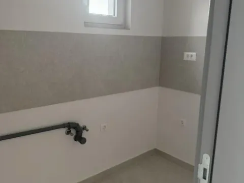 Izdavanje, poslovni prostor, 250m², Veternik, Novi Sad Sve Podlokacije - image 5