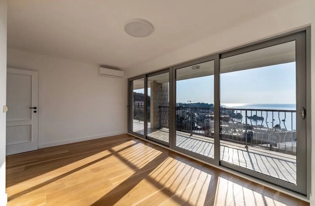 Sale, three bedroom apartment, 160m², Pržno, Budva