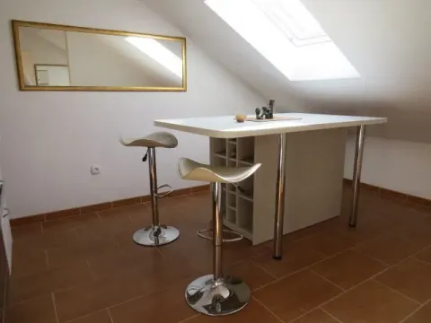 Izdavanje, dvosoban stan, 82m², Centar, Tivat - image 10