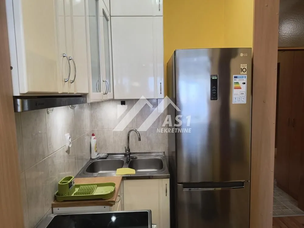 Izdavanje, dvosoban stan, 47m², Bulevar Oslobodjenja, Novi Sad Sve Podlokacije