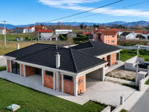 Kuća in Donji Kokoti