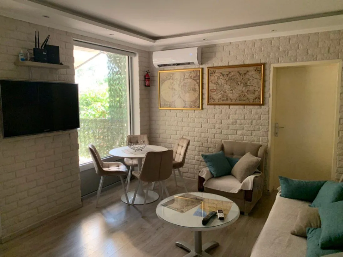 Izdavanje, dvosoban stan, 55m², Mrčevac, Tivat
