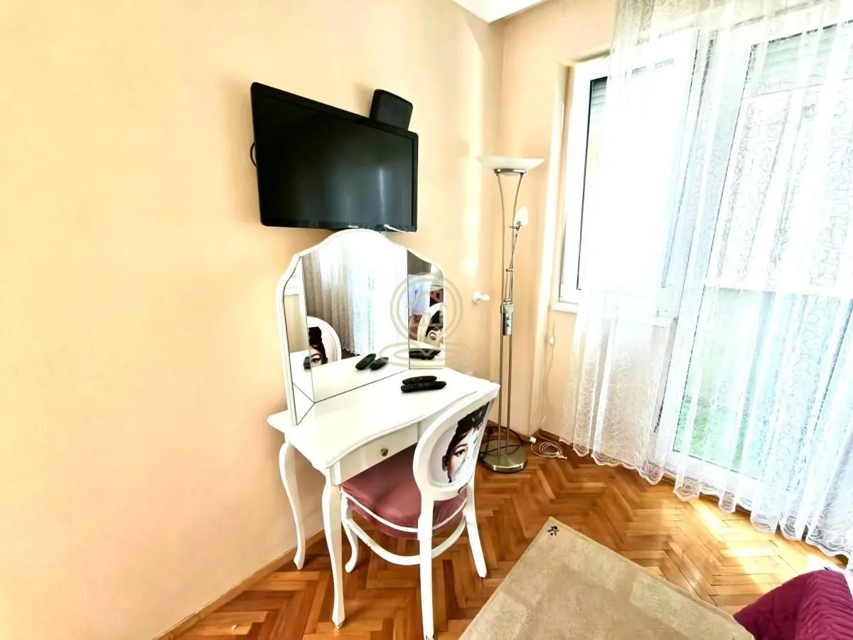 Izdavanje, dvosoban stan, 76m², Medijana, Niš