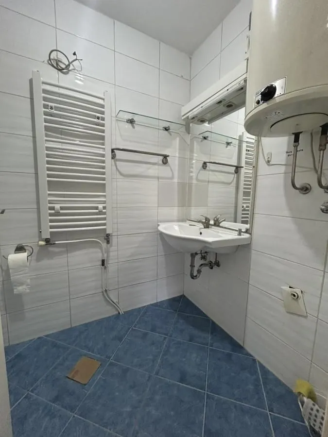 Izdavanje, dvosoban stan, 68m², Centar, Niš