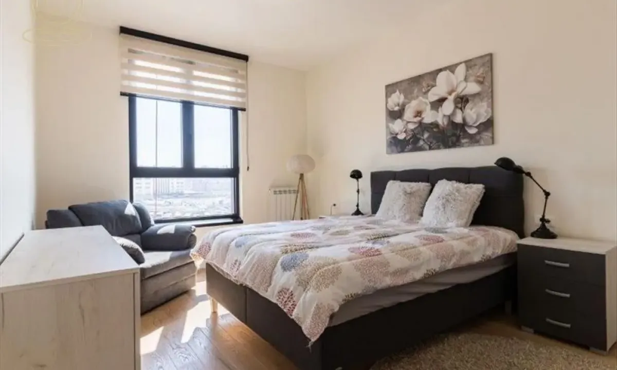 Izdavanje, trosoban stan, 68m², Savski Venac, Beograd