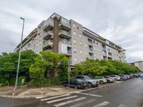 Izdavanje, trosoban stan, 97m², Pod Goricom, Podgorica - image 16