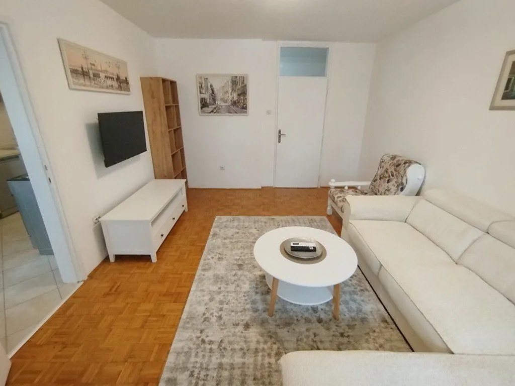 Izdavanje, dvosoban stan, 70m², Ljubović, Podgorica