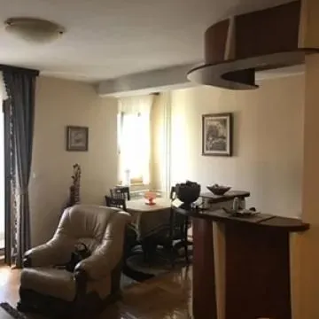 Izdavanje, trosoban stan, 76m², Južni Bulevar, Vračar Sve Podlokacije - image 2