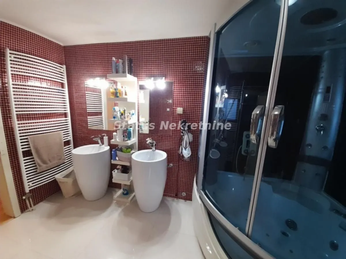 Prodaja, kuća, 440m², Temerin, Novi Sad