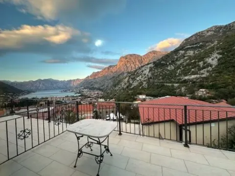 Izdavanje, jednosoban stan, 60m2, Škaljari, Kotor