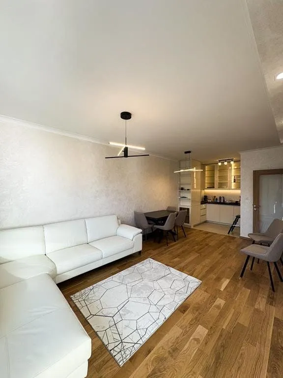 Izdavanje, dvosoban stan, 69m², City Kvart, Podgorica