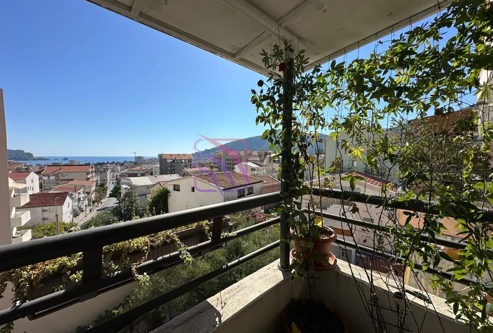 Prodaja, dvosoban stan, 74m², Lazi, Budva