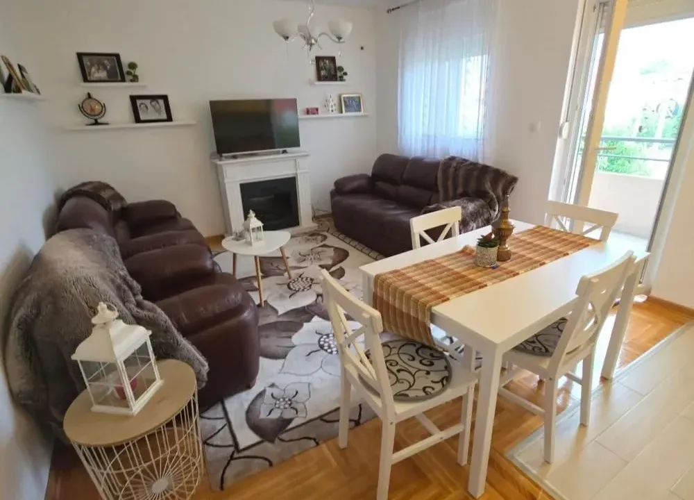 Prodaja, trosoban stan, 56m², Zemun Sve Podlokacije, Beograd