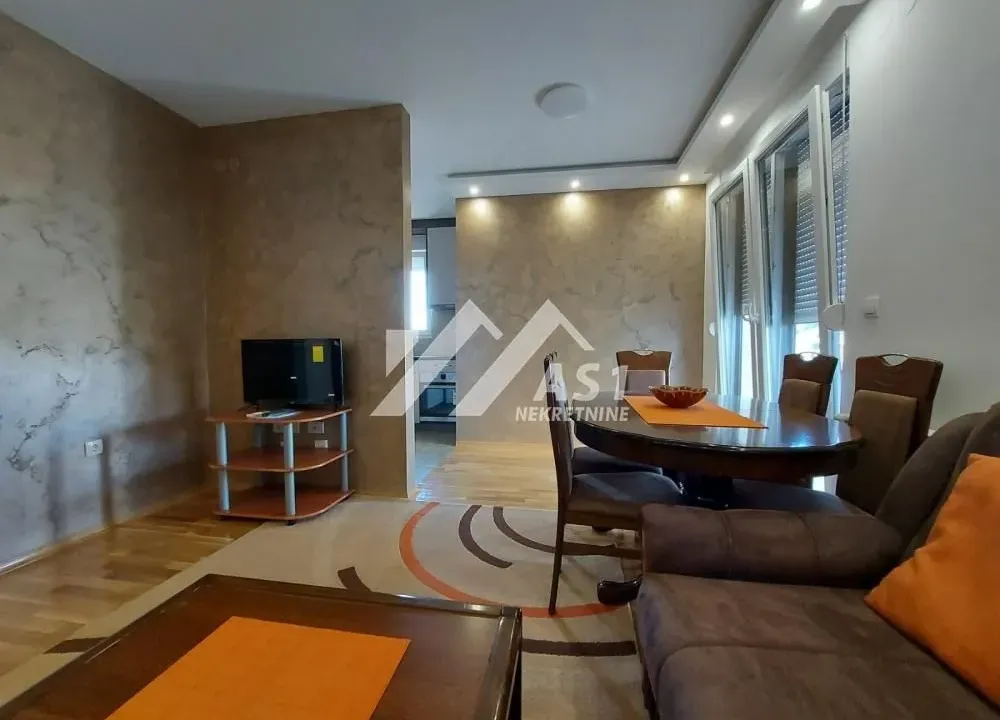 Izdavanje, dvosoban stan, 45m², Salajka, Novi Sad Sve Podlokacije