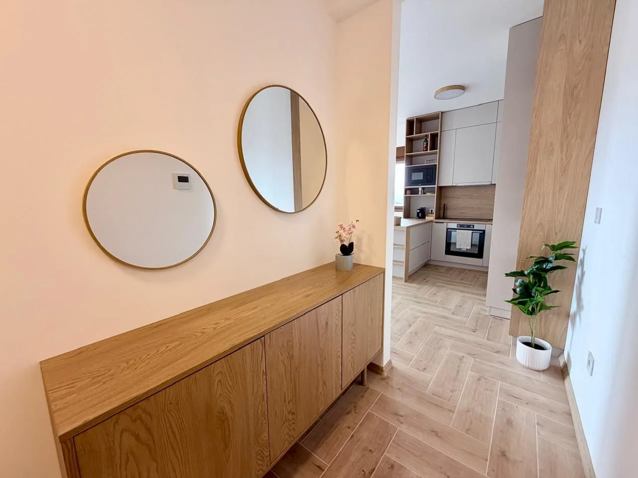 Rent, two bedroom apartment, 63m², Kava, Tivat
