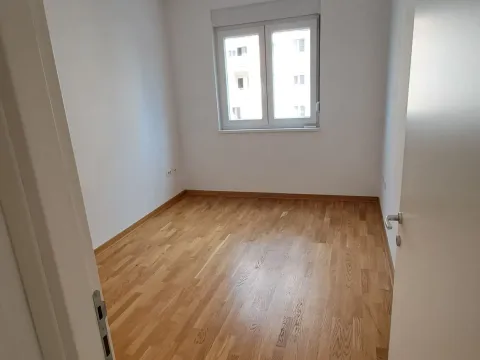 Izdavanje, dvosoban stan, 65m², Zagorič, Podgorica - image 12