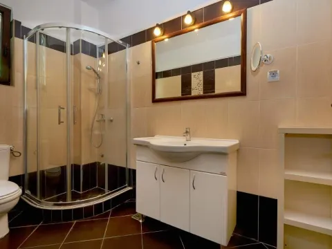 Prodaja, kuća, 235m², Kostanjica, Kotor - image 40