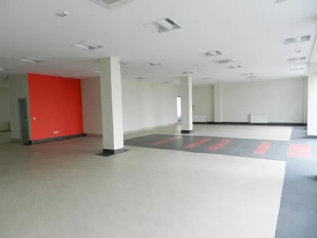 Rent, office space, 300m², Batajnica, Beograd