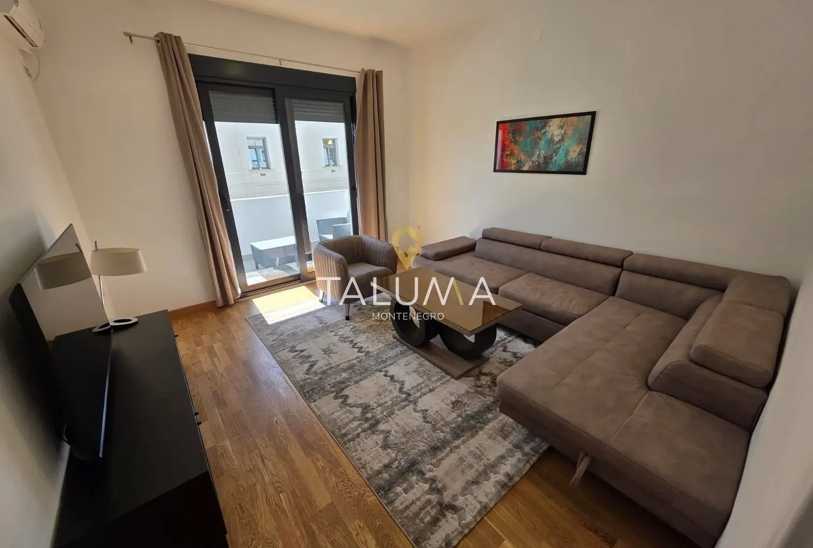 Izdavanje, jednosoban stan, 68m², Centar, Podgorica