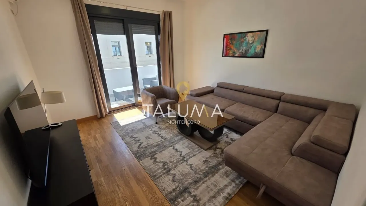 Izdavanje, jednosoban stan, 68m², Centar, Podgorica