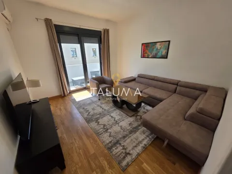 Izdavanje, jednosoban stan, 68m², Centar, Podgorica
