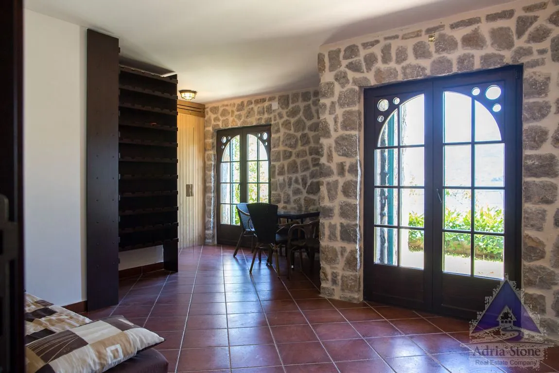 Prodaja, ugostiteljski objekat, 235m², Kostanjica, Kotor