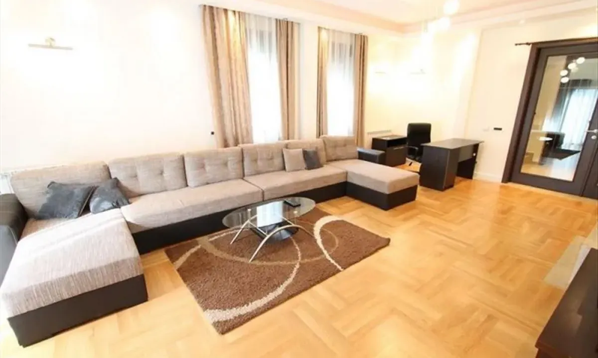 Izdavanje, stan, 200m², Senjak, Beograd