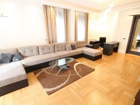 Izdavanje, stan, 200m², Senjak, Beograd